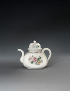 AN EARLY MEISSEN TEAPOT AND COVER, CIRCA 1715-20Decorated in the workshop of George Funcke, Dresden